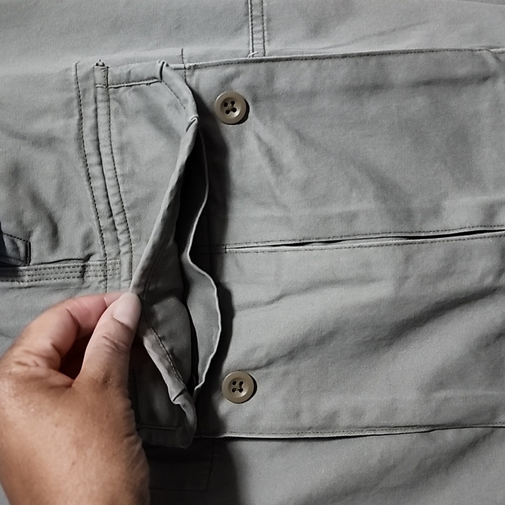Polo by Ralph Lauren Men's Light Gray Cargo Shorts - Picture 4 of 6